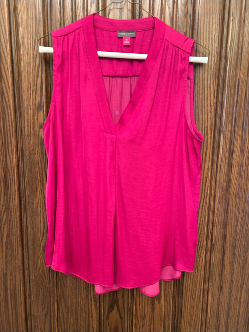 Vince Camuto silky magenta top Sz M